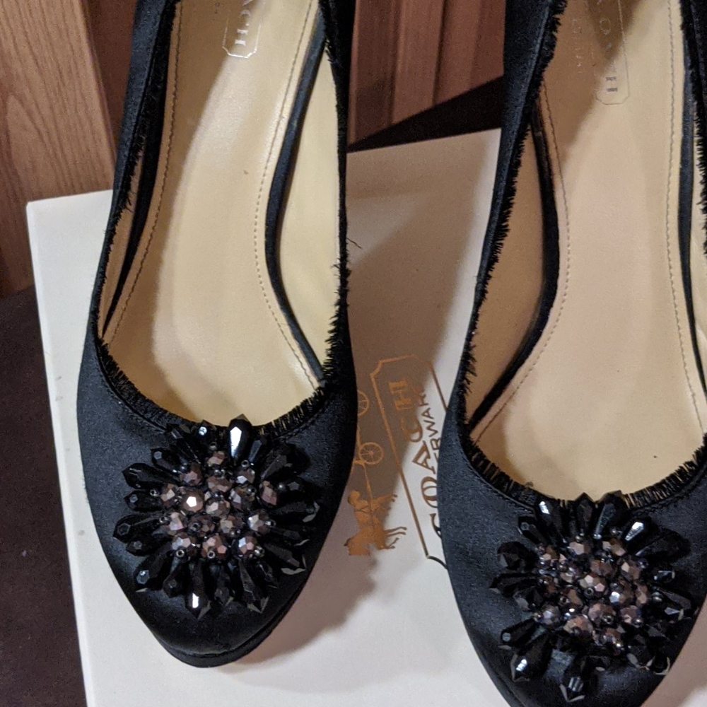 Coach pumps